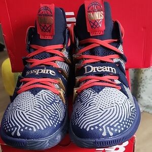 New Balance OMN1S Basketball. Navy and Red Sneakers. New sweet shoe in Mens 9.5.